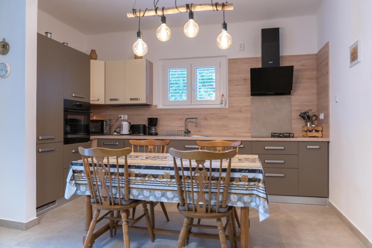 Sidus Maris, Spacious Seaside Apartment With Free Parking Martinšćica Exterior foto